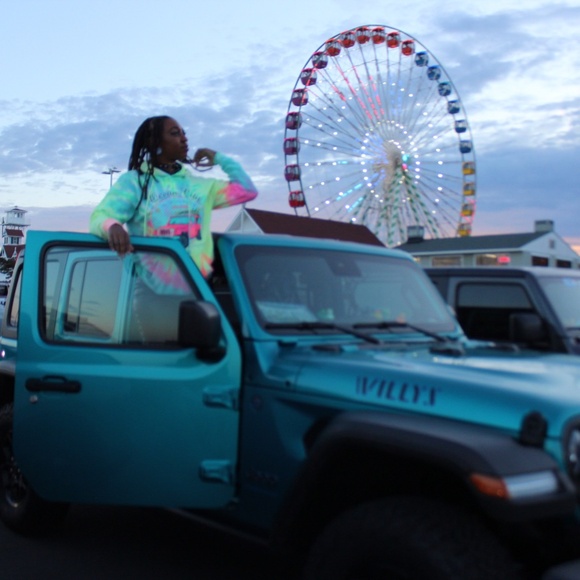 Meet your Posher, Erica - Picture 2 of 8